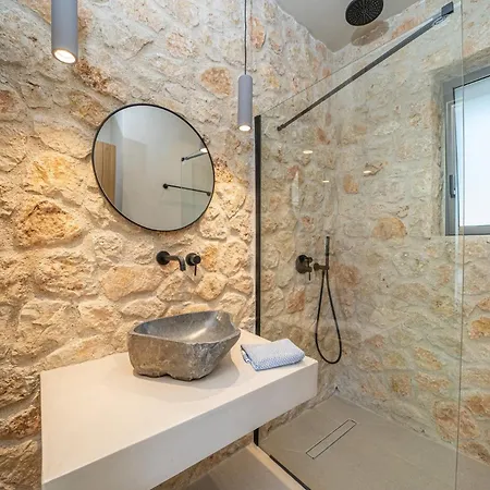 Отель Lithos Art Свороната